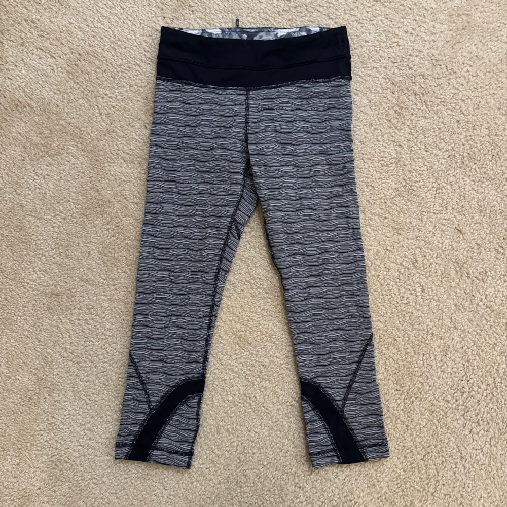 Lululemon Run: Inspire Crop II All Luxtreme – Texture Wave Black/Silver Spoon